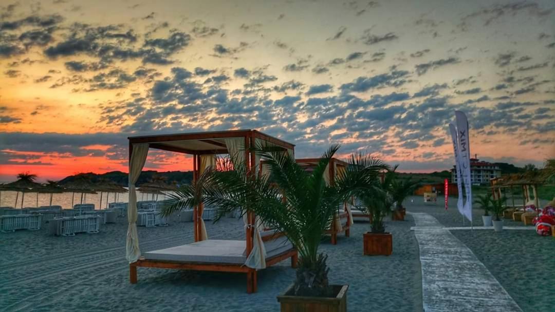 Aparthotel Regina Mare ツァレヴォ エクステリア 写真